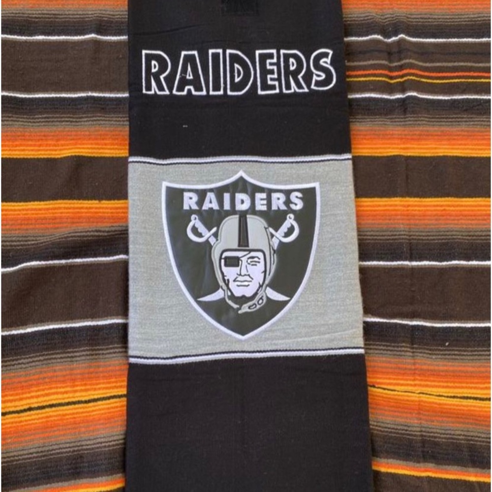 Las Vegas Raiders poncho